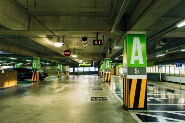 Les terminaux portables permettent une gestion des frais de stationnement vers les technologies de l'information