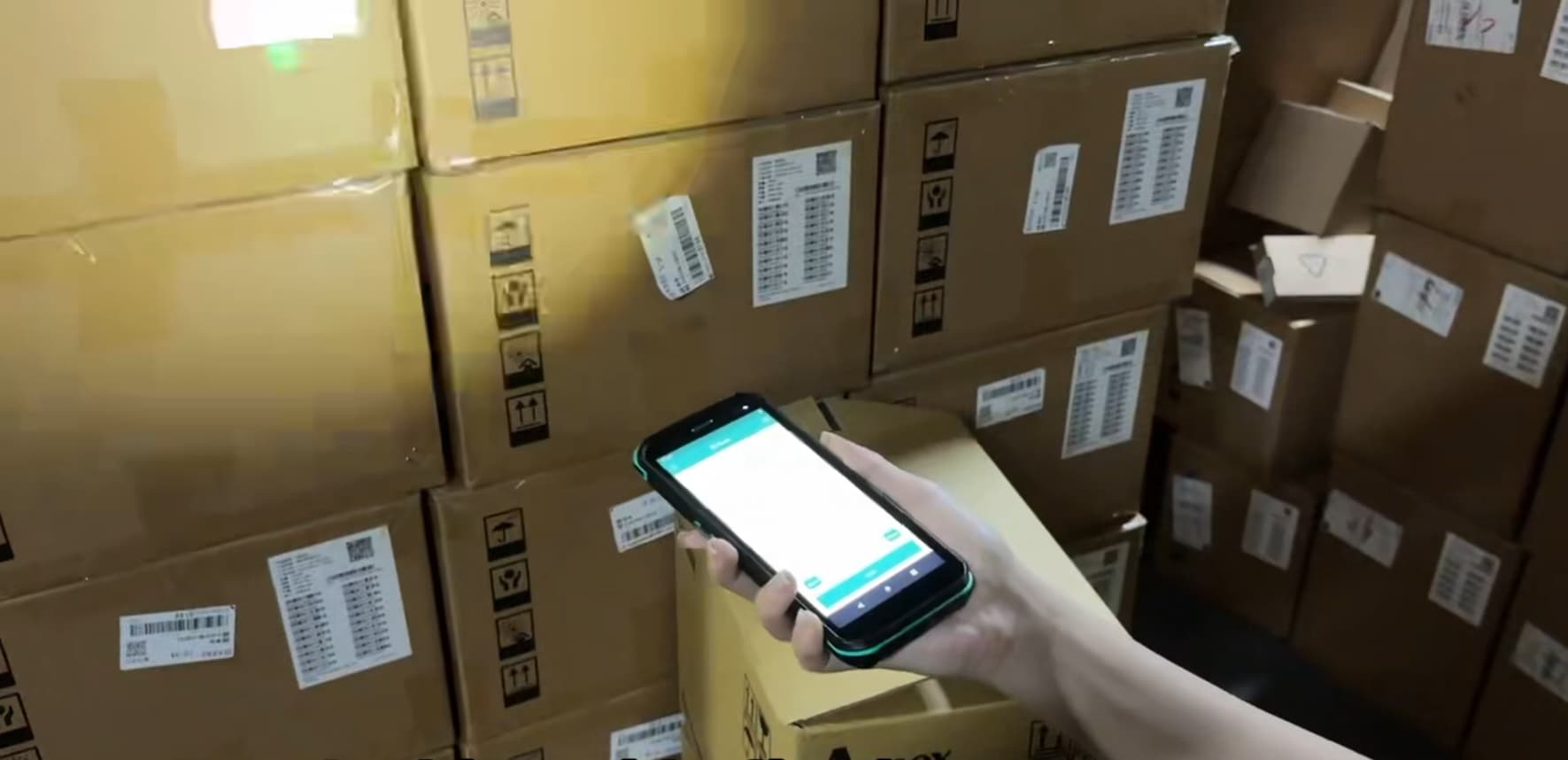 Pourquoi les solutions informatiques mobiles réduisent les erreurs d’inventaire dans la fabrication ?
