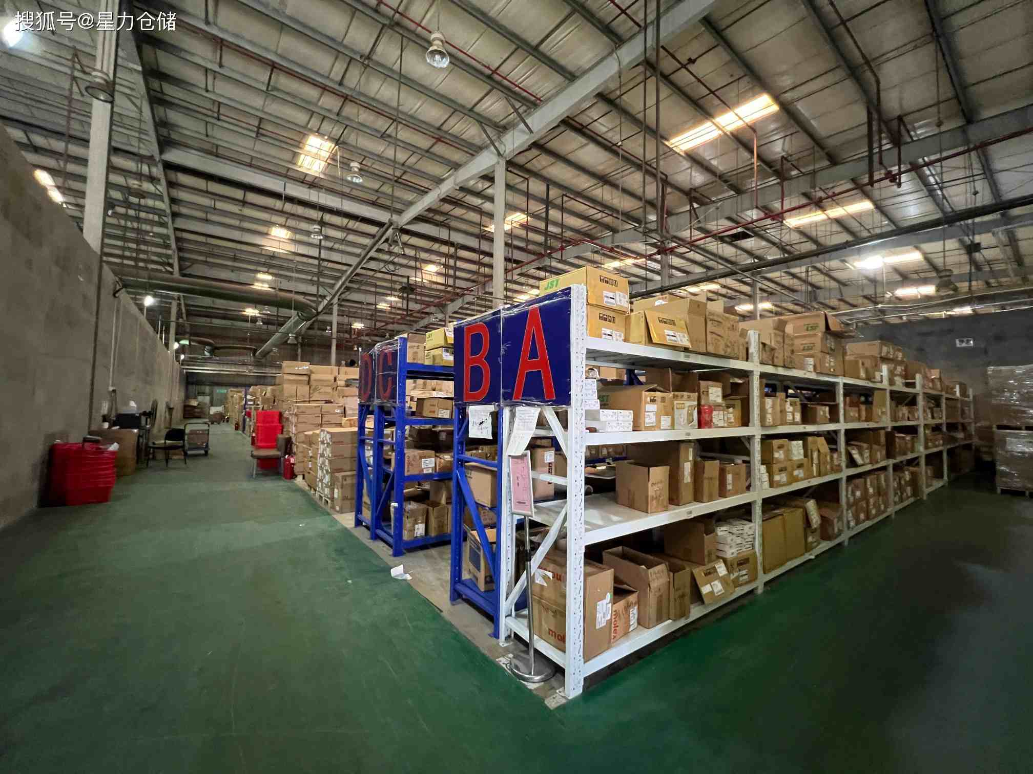 Comment déployer la RFID/AIDC à grande échelle dans plusieurs entrepôts ou sites — Meilleures pratiques pour les entreprises en croissance