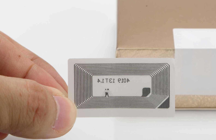 RFID electronic tag placement best practices for metal assets